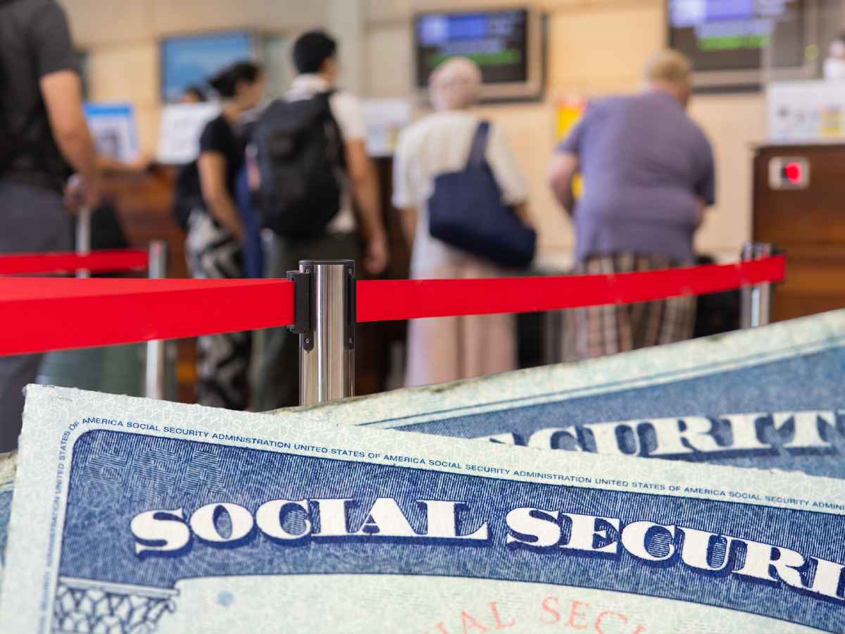 Retirees waiting in line at Social Security office amid May 2025 payment schedule delays