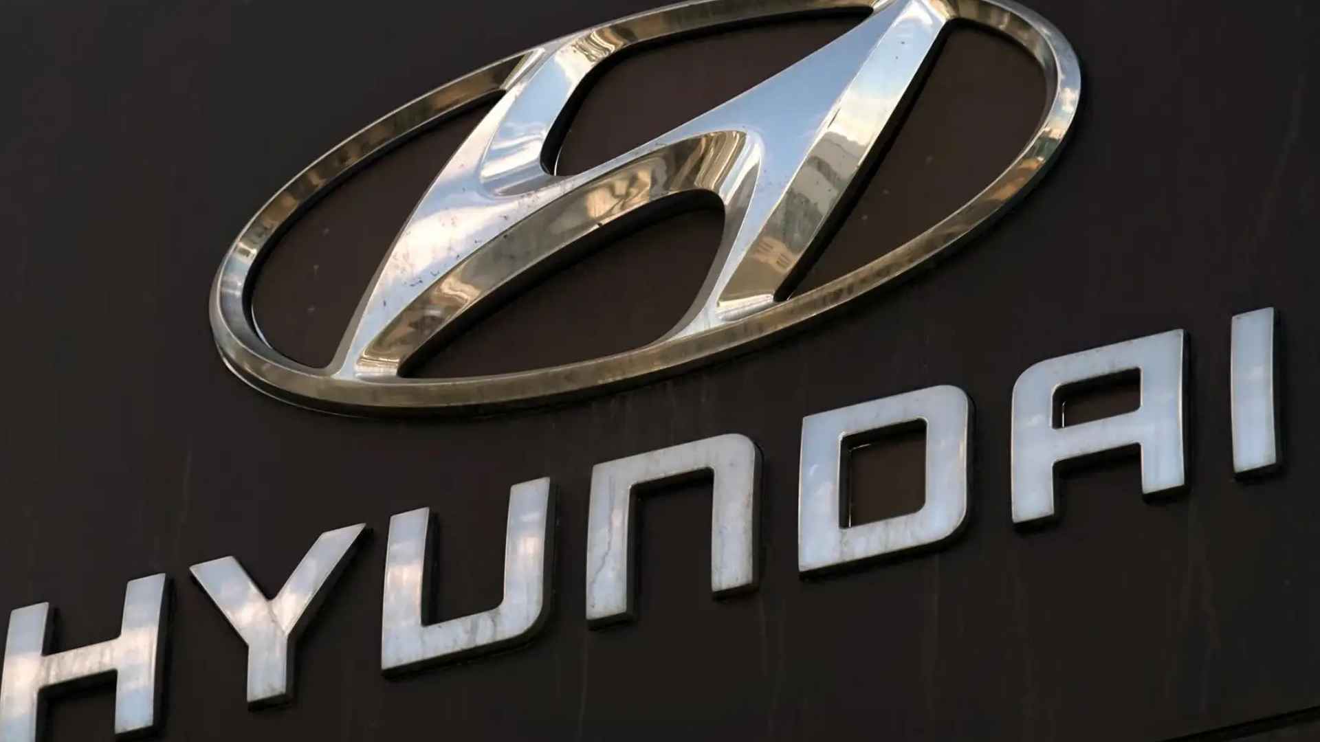 Hyundai logo on dealership signage amid 2025 Palisade oil-pump defect recall announced by the automaker and NHTSA.