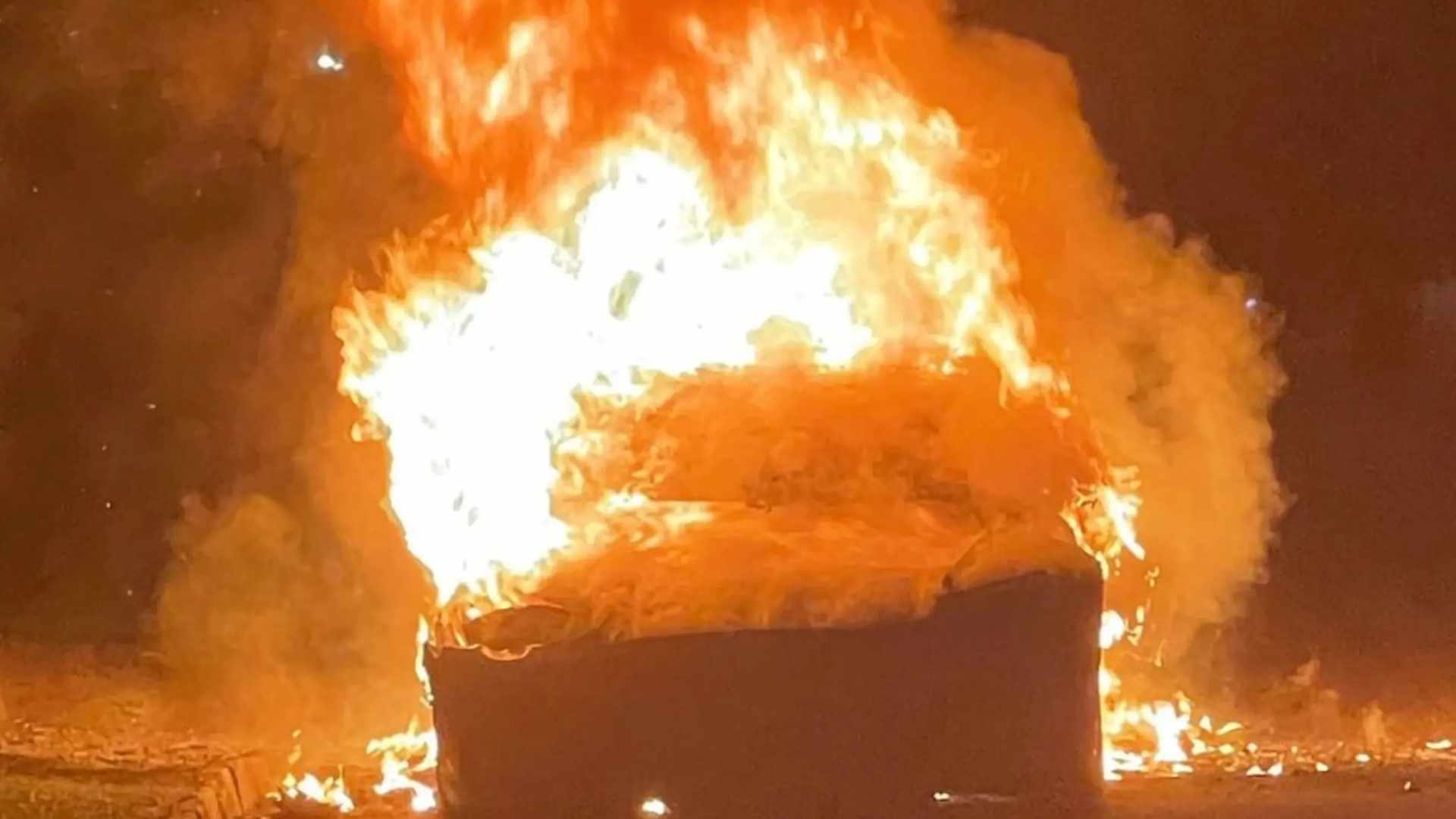 2025 Hyundai Palisade catches fire after electric oil pump failure, fire risk, and recommendation to park outside