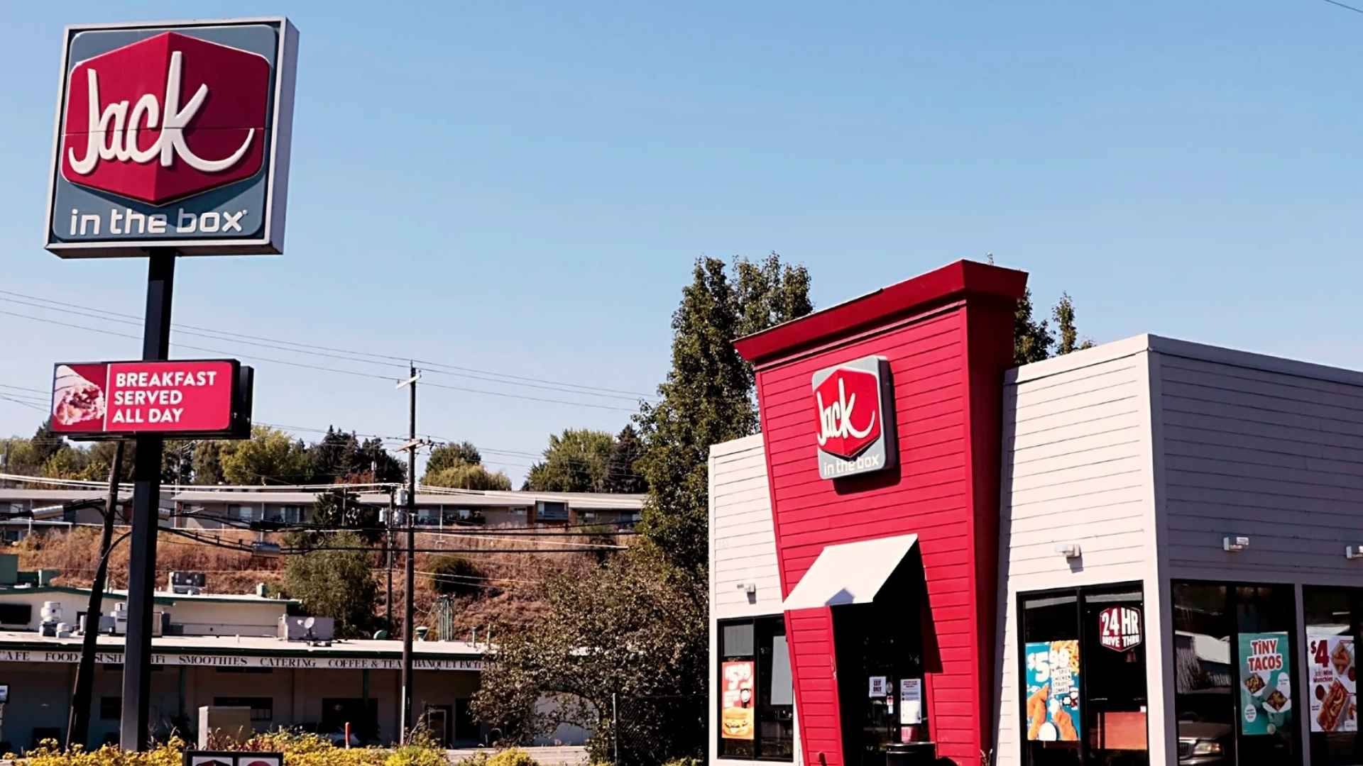 Exterior of a Jack in the Box fast-food restaurant, highlighting nationwide closures during the 2024-2025 downsizing wave.