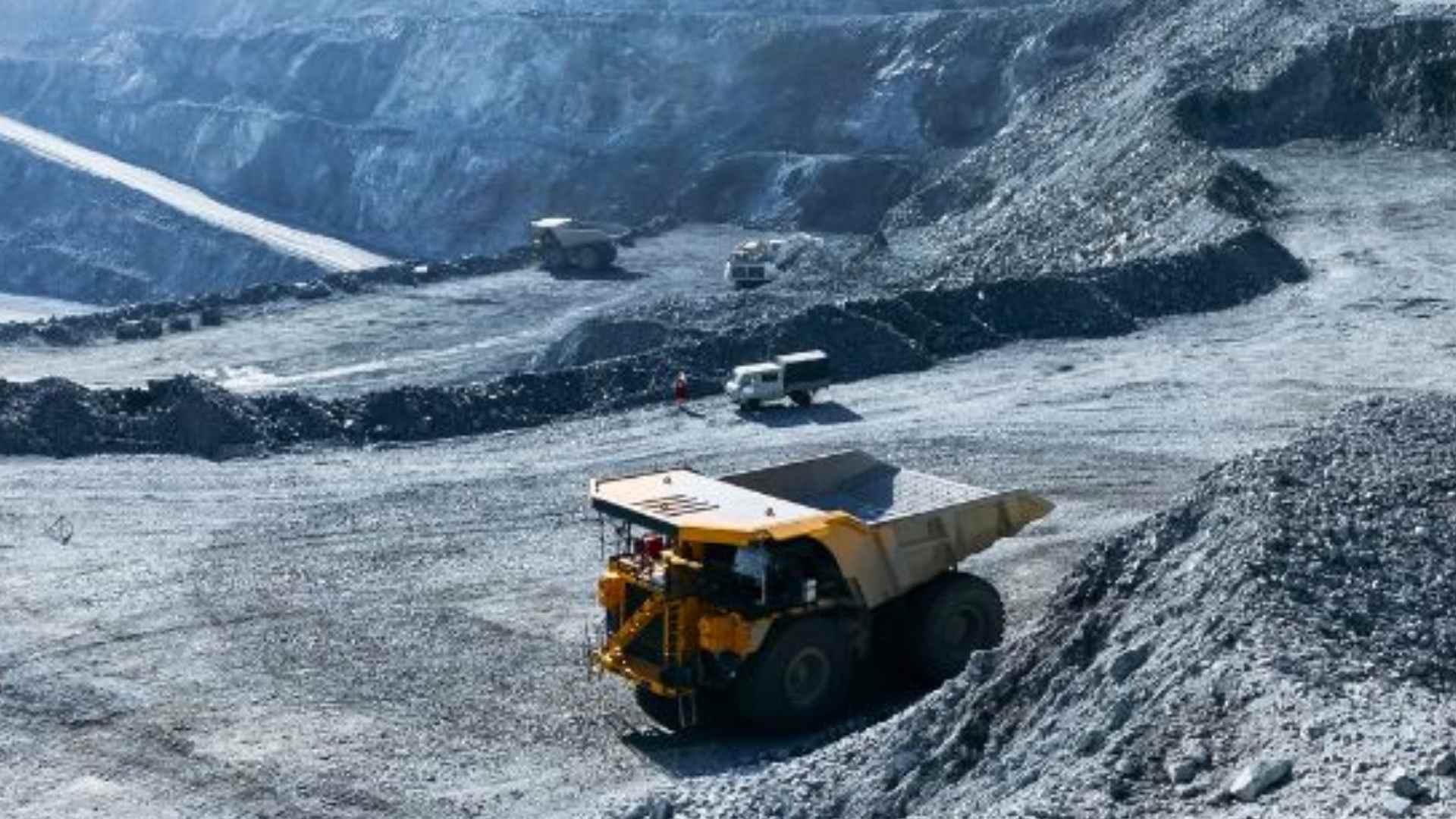 Open-pit mining machinery at McDermitt Caldera on the Oregon–Nevada border, where lithium-rich clay could yield a $1.5 trillion deposit.