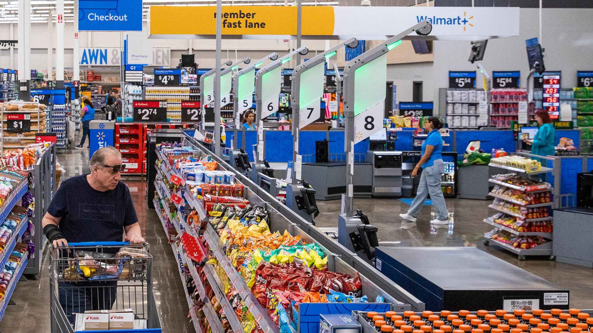 Walmart customer at self-checkout as retailer widens baked-bean recall over hidden soy allergen, pulling 50,000 cans nationwide