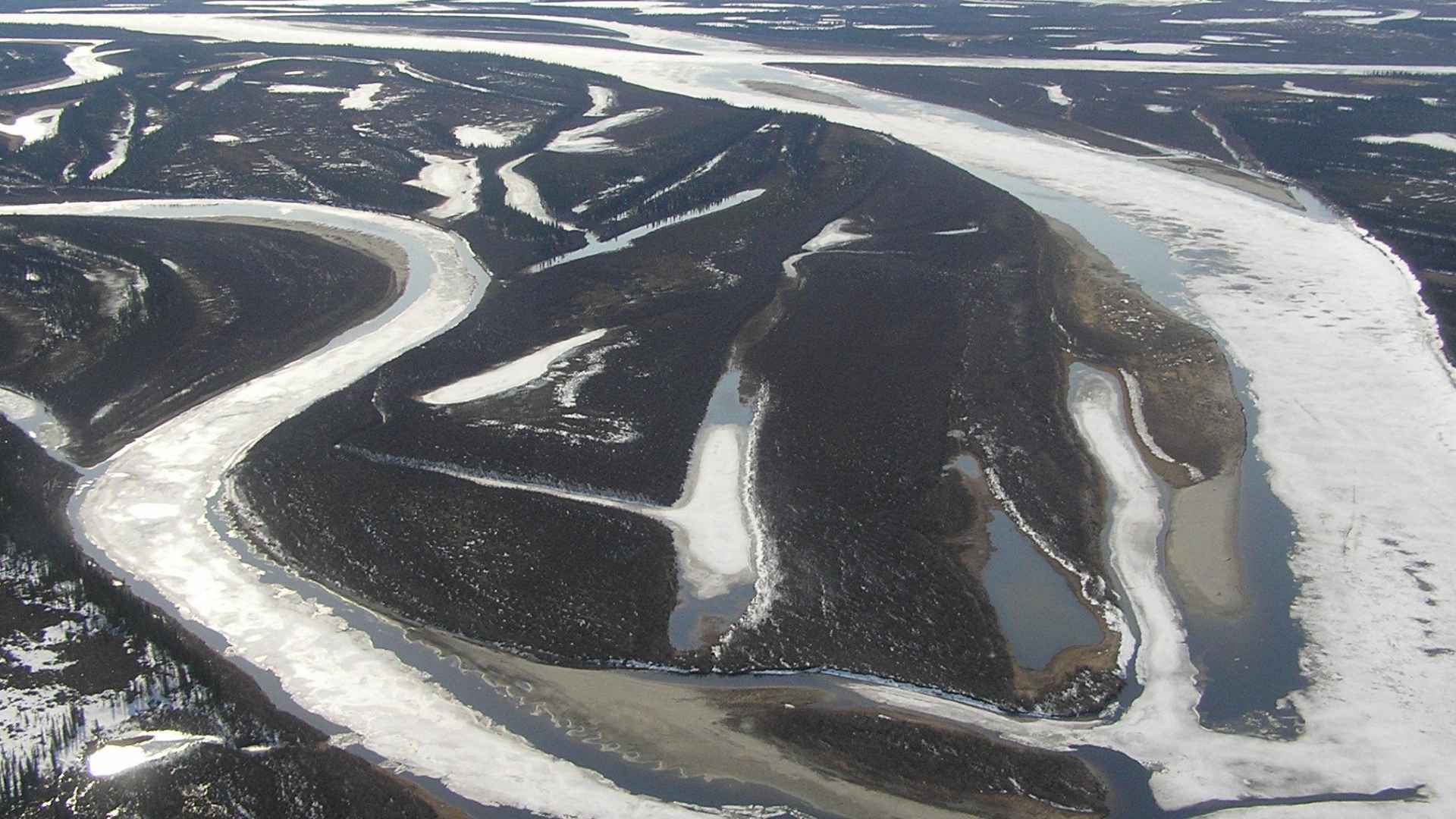 Aerial view of Alaska’s ice-covered Yukon River showing potential site for under-ice hydrokinetic energy turbines