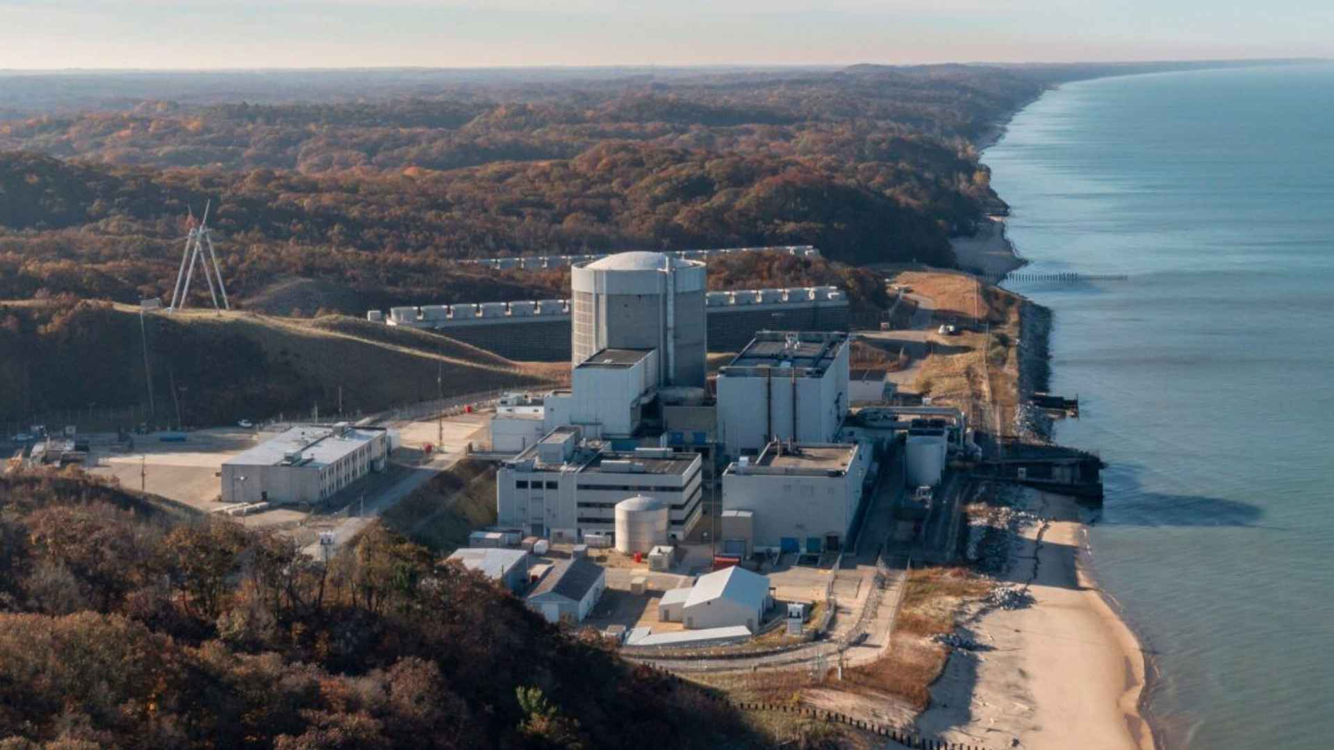 Aerial view of Palisades nuclear power plant beside Lake Michigan, scheduled to reopen and boost U.S. clean-energy output.