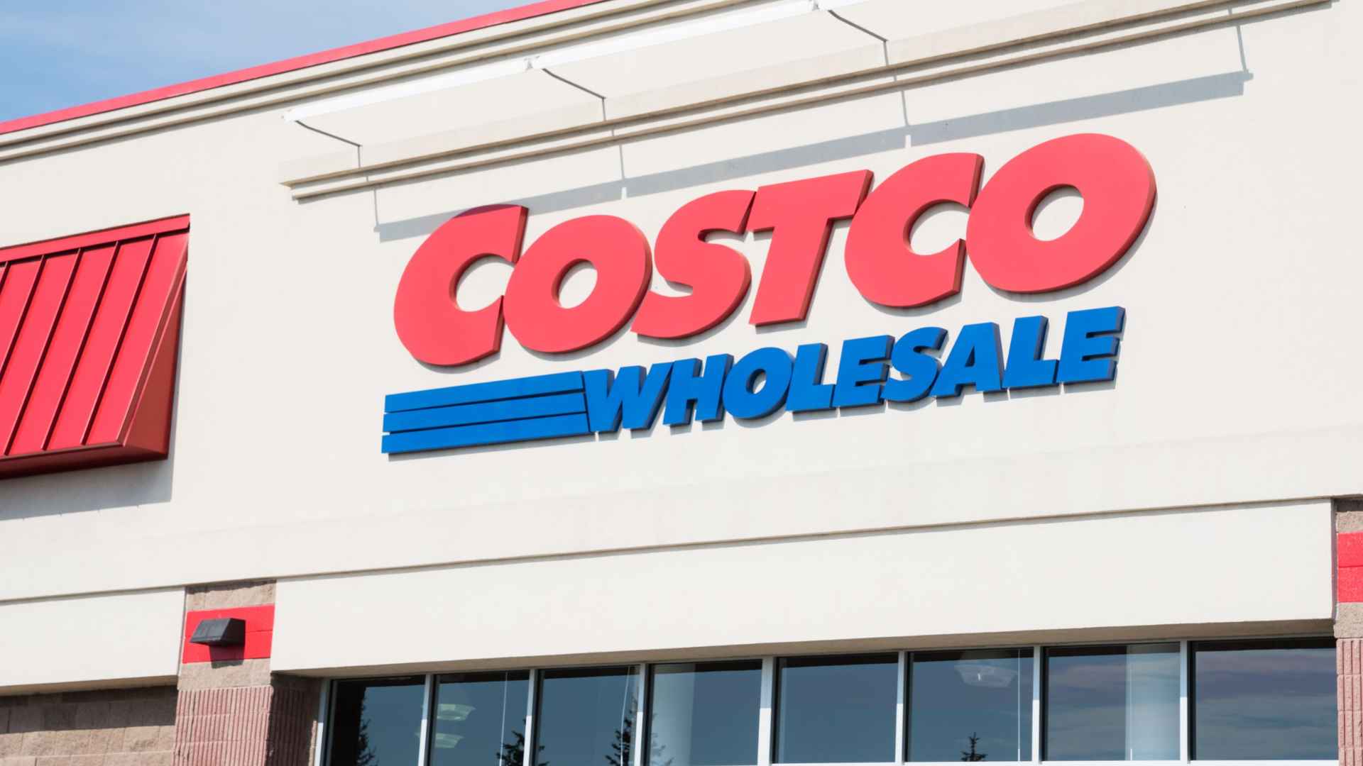 Costco Wholesale storefront exterior with bold red logo, illustrating the chain’s new tech upgrades, installment payments, and fuel-bonus perks.