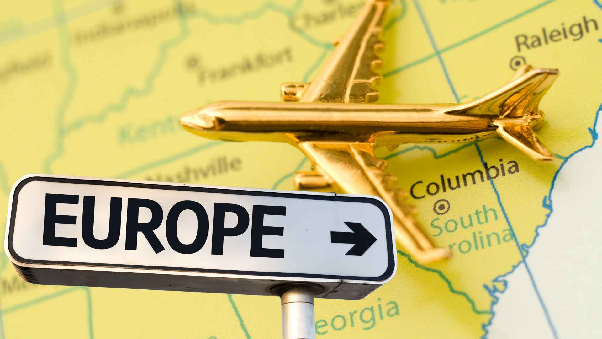 Europe demands gold repatriation from US amid financial tensions – airplane pointing from US toward Europe