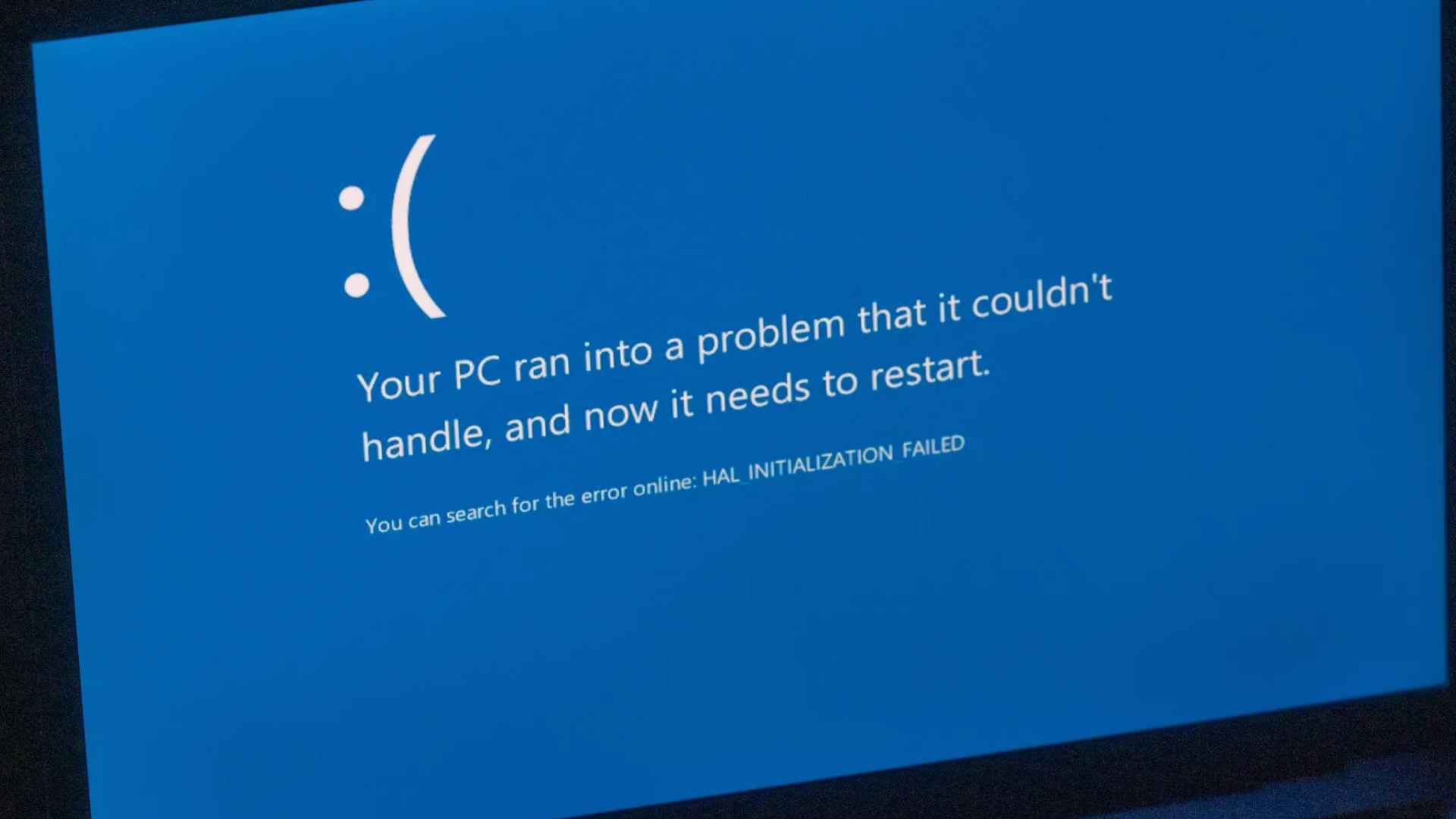Windows Blue Screen of Death displaying system crash message with error code "HAL_INITIALIZATION_FAILED"
