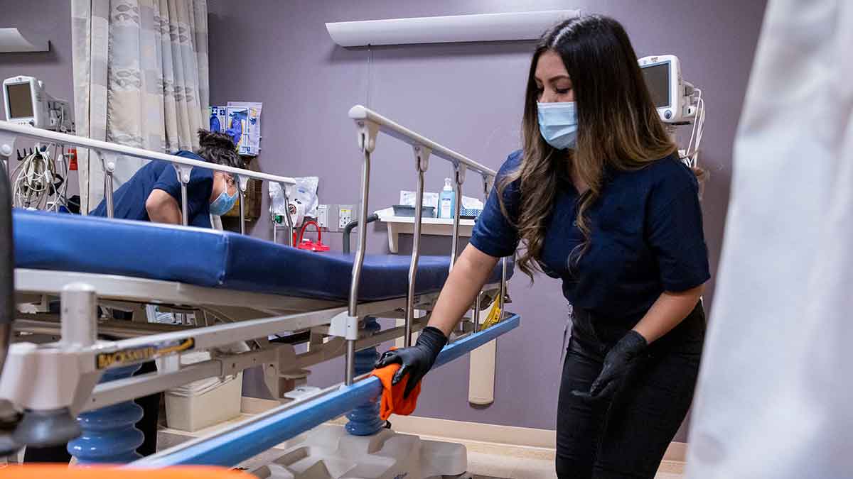 Se publican 17 ofertas de empleo con 39 vacantes para trabajar en la limpieza hospitales.