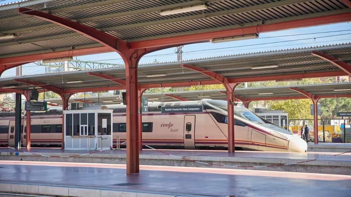 Oferta empleo para limpieza de trenes en Madrid.