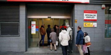 Ayuda del SEPE de casi 2.880 euros para mujeres en paro.