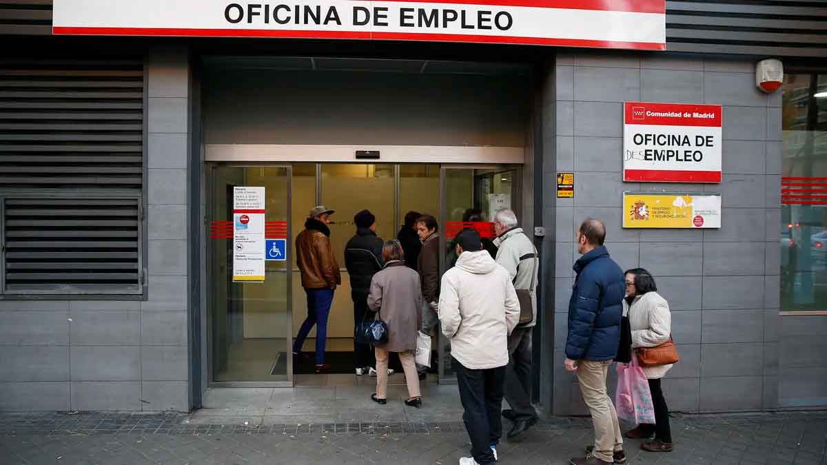 Ayuda del SEPE de casi 2.880 euros para mujeres en paro.