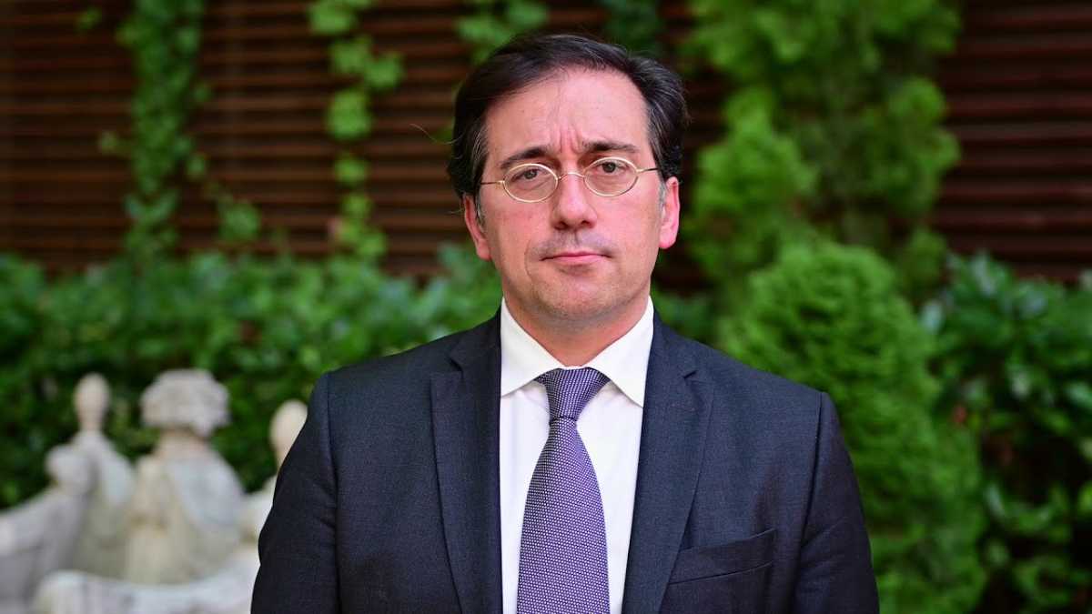 José Manuel Albares Bueno sueldo currículum