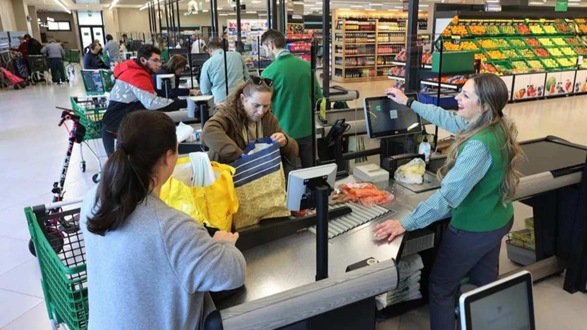 Mercadona busca personal para trabajar en toda España.