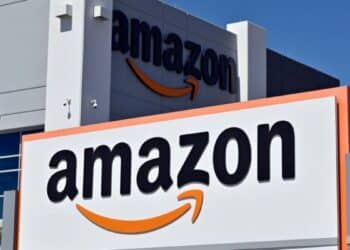 Amazon busca empleados para trabajo híbrido.