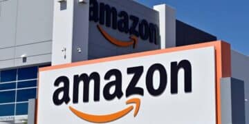 Amazon busca empleados para trabajo híbrido.