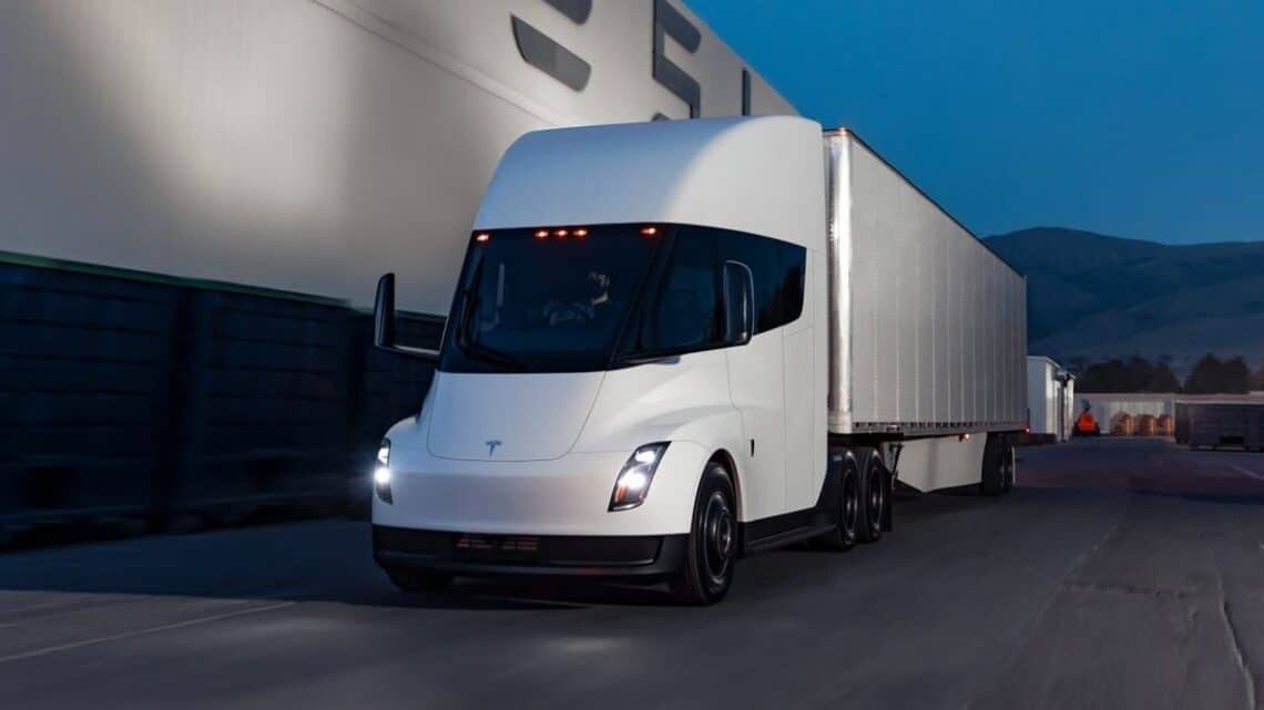 Los camiones eléctricos de Elon Musk son una realidad y llegaron para quedarse: qué son los Tesla Semi.