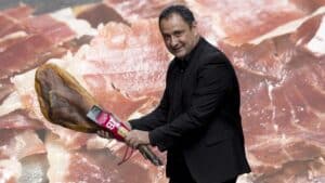 Colas a las puertas de Lidl por el Jamón Ibérico Enrique Tomás: lanza una oferta por Navidades por menos de 5 euros