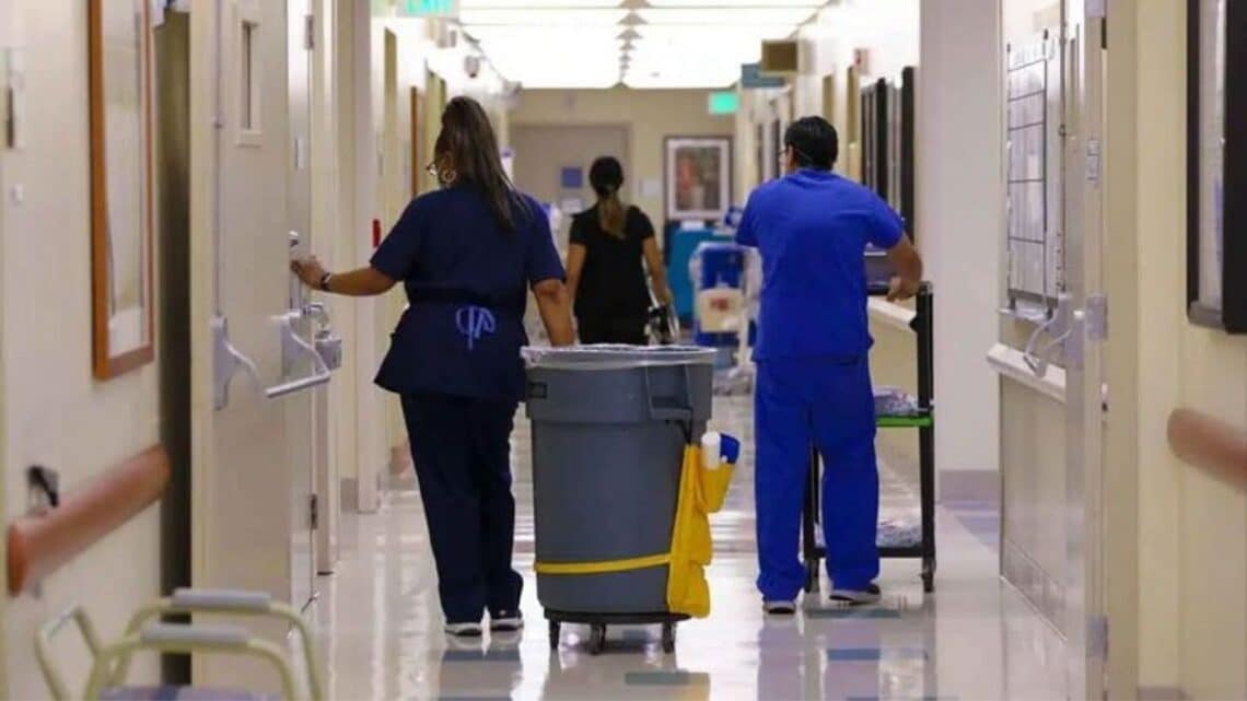 Hospitales buscan personal para trabajar.