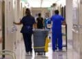 Hospitales buscan personal para trabajar.