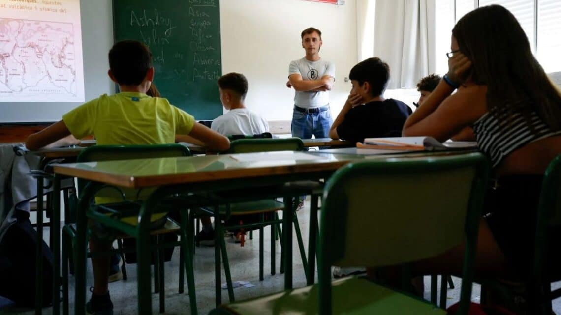 Este es el sueldo que cobra un profesor de secundaria en Madrid en 2024.