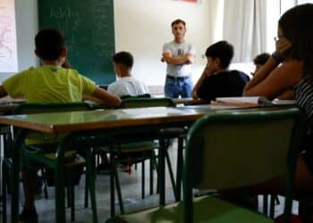 Este es el sueldo que cobra un profesor de secundaria en Madrid en 2024.