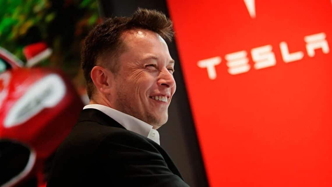 Tesla empleo Elon Musk