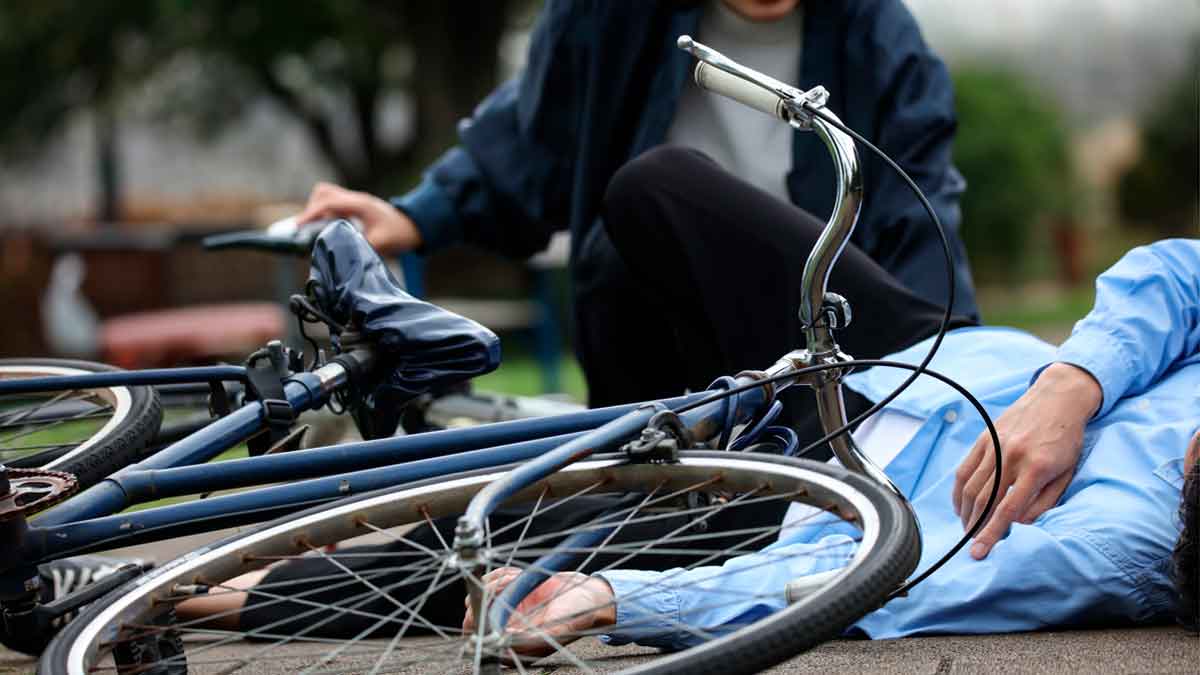 La DGT aclara: quién tiene la culpa cuando se produce un accidente entre ciclista y peatón