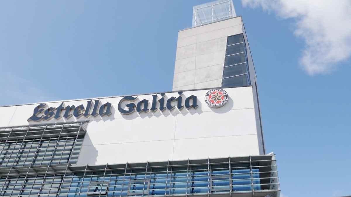 Se necesita personal para trabajar en Estrella Galicia que quieran cobrar 2.416 euros: alojamiento y manutención gratis