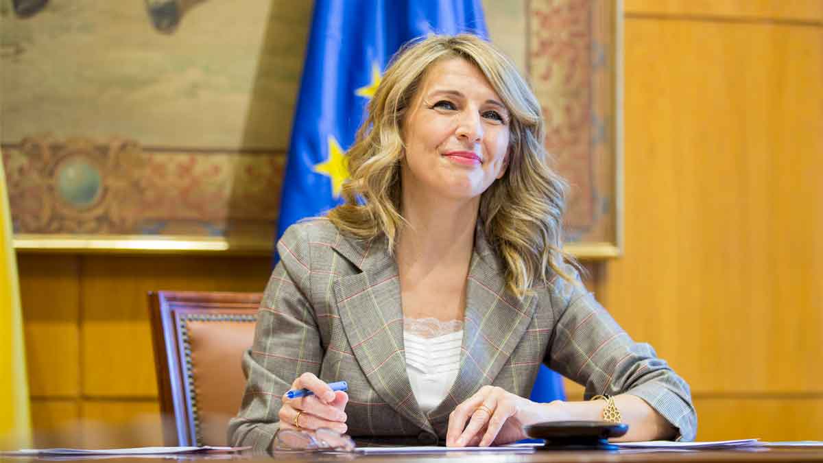 Yolanda Díaz anuncia la subida del salario mínimo interprofesional a 1.184 euros mensuales con efecto retroactivo en 2025