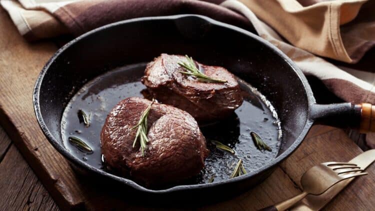 Esta es la forma correcta de cocinar la carne para que no suelte agua.