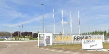 Renault busca a 20 personas para trabajar en su fábrica de Palencia.