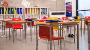 Giro de 180 grados para los padres: se confirma la propuesta del nuevo horario escolar según la OCDE