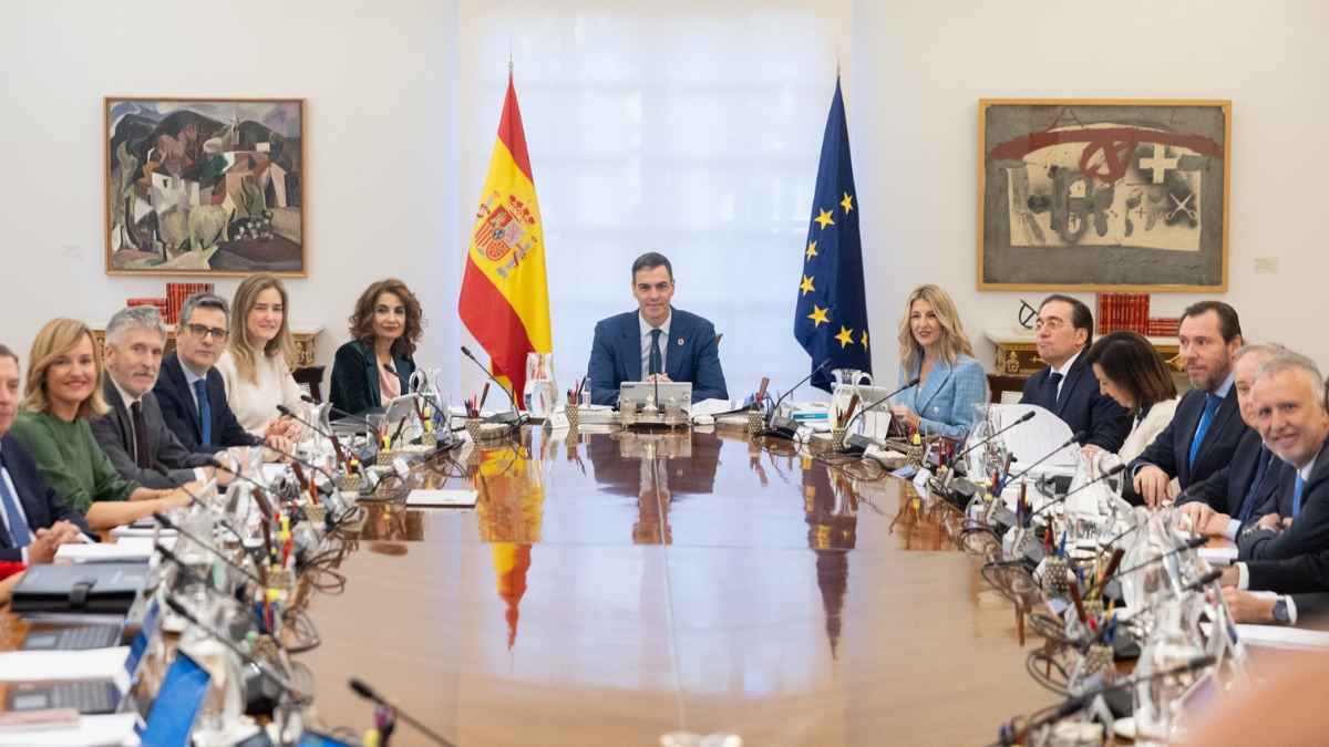 Reunión del Consejo de Ministros del Gobierno de España abordando la nueva normativa laboral