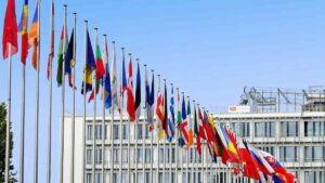 Europa recula el veto a los coches de gasolina tras la presión de los fabricantes y el empuje de los eléctricos chinos