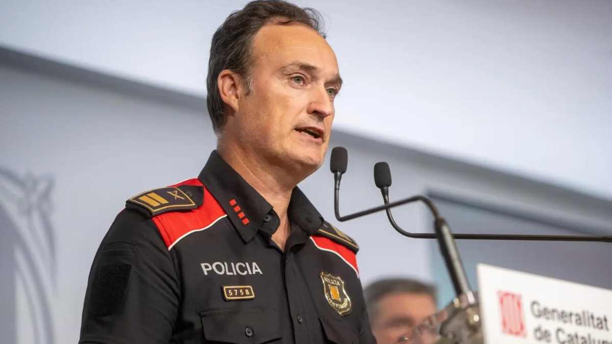Aviso de la Policía a toda España: si te llega este SMS sobre un paquete de DHL la estafa ha comenzado