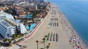 Banco Sabadell vende una ganga para jubilados: vivienda en la playa con ascensor y amplia terraza por menos de 35.000 euros