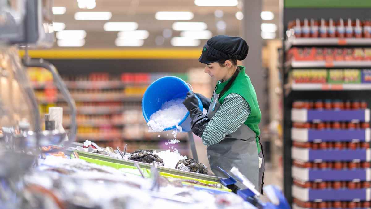 Nueva sección de pescadería en Mercadona tras su renovación”.