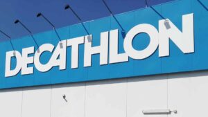 Colas en Decathlon por este chollo de silla para la playa que vuelan de sus tiendas: vale menos de 18 euros
