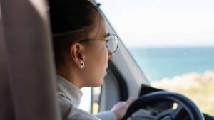 La divertida confusión de una aspirante al carnet de conducir que arrasa en redes sociales: “Señorita, ¿se llama?”, ella interpretó que…