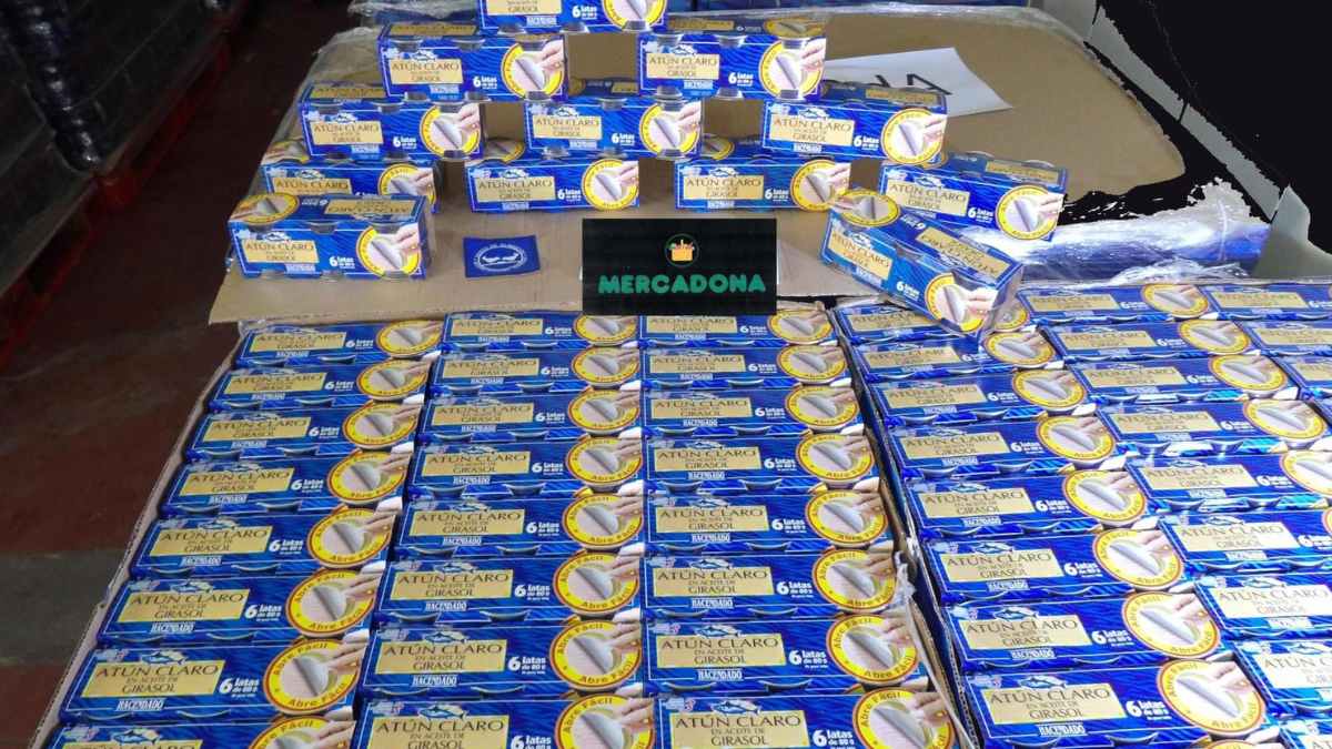 Latas de atún claro hacendado Mercadona fabricadas por Conservas Escurrís