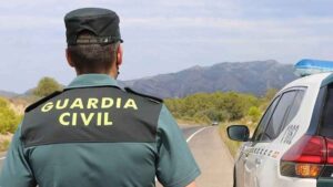 ¿Adiós a conducir con chanclas? La Guardia Civil aclara la duda sobre la infracción menos conocida del verano