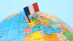 Una joven española cuenta cómo triplica su tiempo libre y mantiene el sueldo al cruzar la frontera: trabajo 3 días en Francia y gano lo mismo que con 40 horas en España