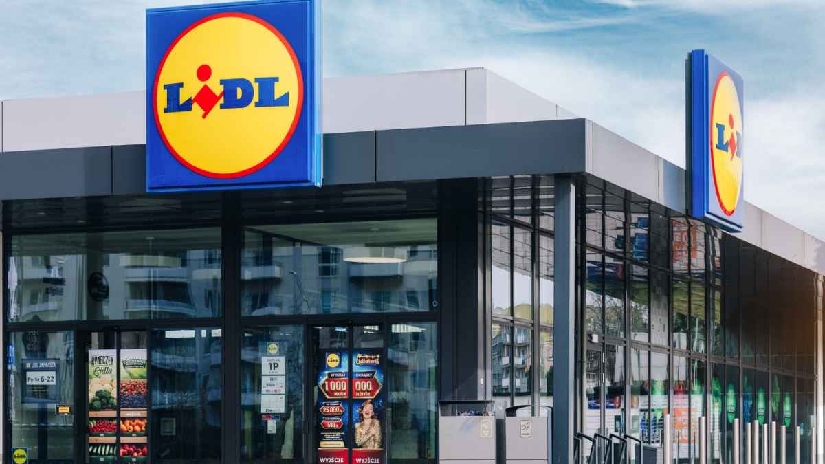 Supermercado Lidl con logo, donde se vende la nevera portátil CRIVIT que mantiene 36 latas frías 20 horas