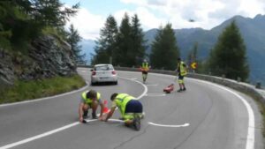 La nueva señal que pretende pintar la DGT junto al eje central de la calzada que busca reducir los accidentes de moto