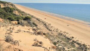 La playa interminable de casi 30 km de naturaleza virgen y en pleno Parque Nacional que la convierte en una joya natural