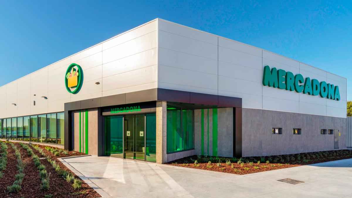 Fachada DEL supermercado Mercadona regreso yogur proteico stracciatella