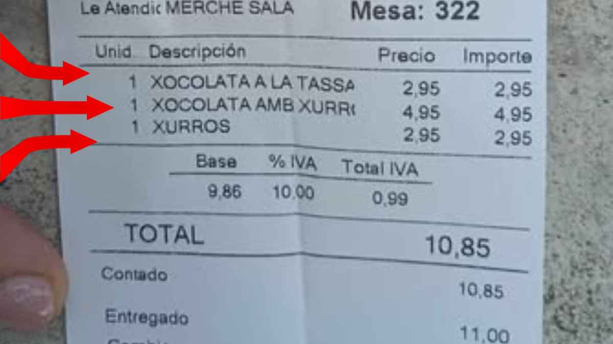 Ticket de un bar de Gavà con chocolate y churros cobrados por separado, origen del debate sobre la transparencia de los precios