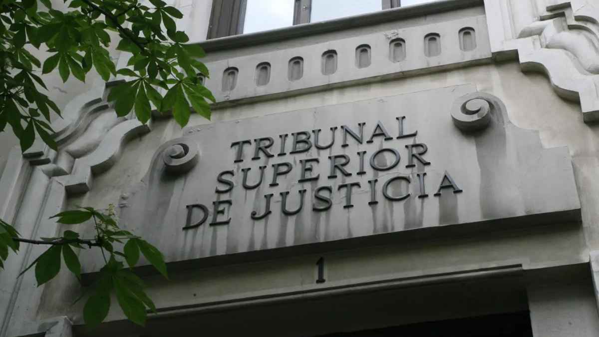 Fachada del Tribunal Superior de Justicia de Asturias, sede del fallo que concede casi 250.000 € a un trabajador por despido y acoso laboral