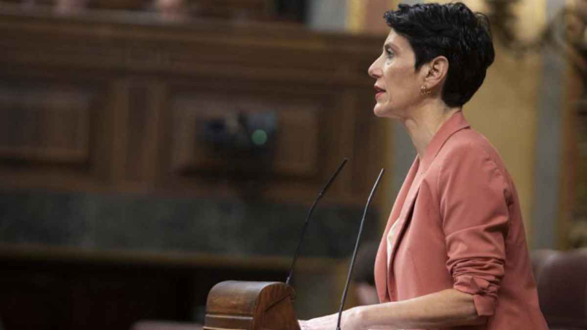 Elma Saiz Delgado, ministra de la Seguridad Social, defendiendo reforma pensiones, trabajar y cobrar jubilación