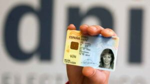 Anuncio importante de la AEPD: multas de 100.000 euros si te piden fotocopiar tu DNI